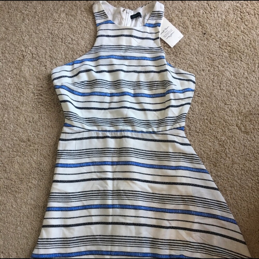 NWT vici Dress. Just a little too short I’m 5’10